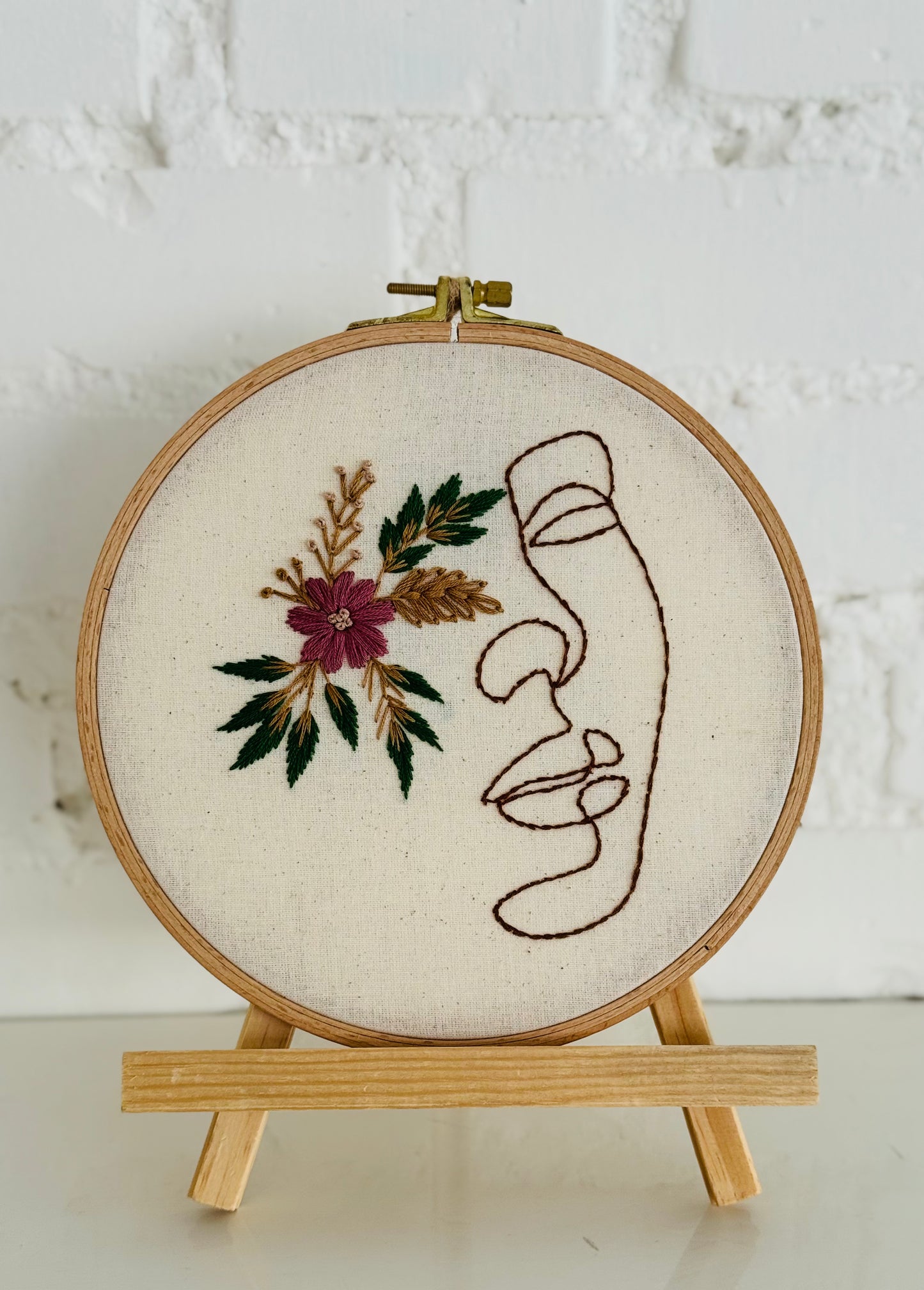 Stickrahmen Frau mit Blumen